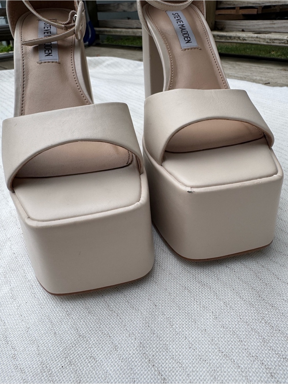 Steve Madden Kymmee Platform Pumps - Picture 6 of 10